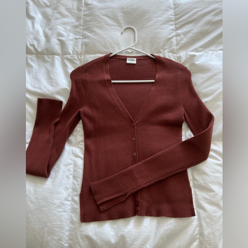 Slim ribbed cardigan in brown/maroon